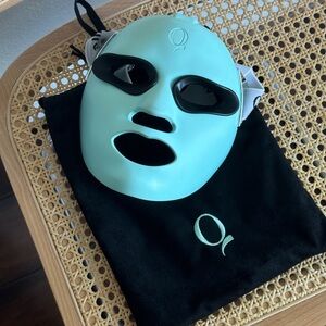 QURE Light Therapy Mask